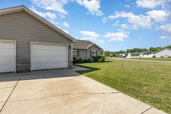 370 S Boo RD, Burns Harbor, IN 46304