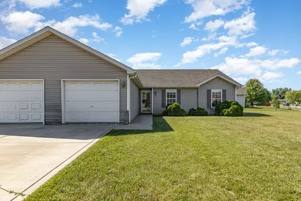 370 S Boo RD, Burns Harbor, IN 46304