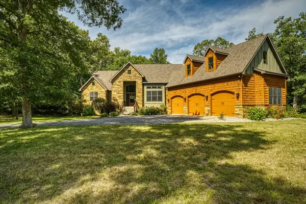 8468 Old Oak DR, Demotte, IN 46310