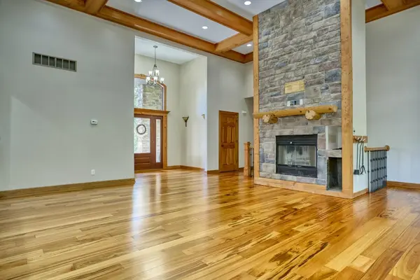8468 Old Oak DR, Demotte, IN 46310