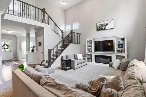 2456 Kerry DR, Valparaiso, IN 46385