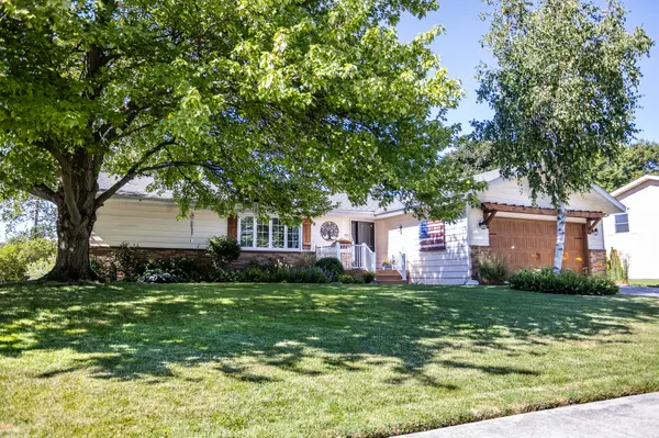 418 E Greenwood AVE, Crown Point, IN 46307