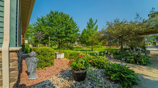 1550 Swansea LN, Valparaiso, IN 46385