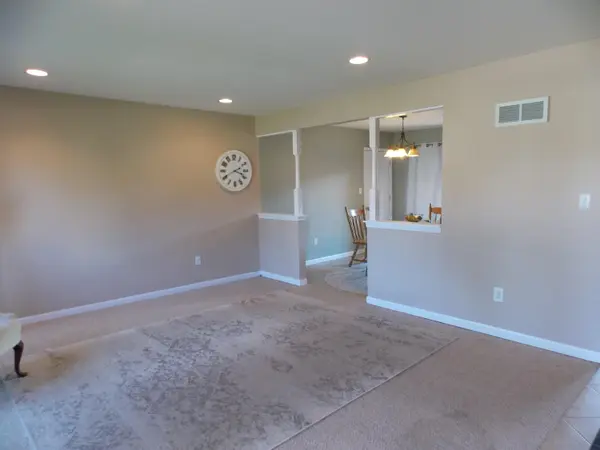 1 Ivy LN, Dyer, IN 46311