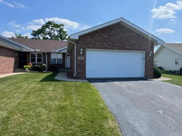 2957 Freedom CIR, Crown Point, IN 46307