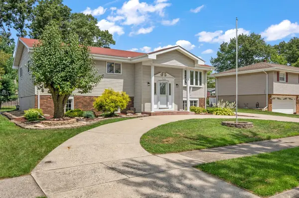 7130 W 83rd PL, Crown Point, IN 46307