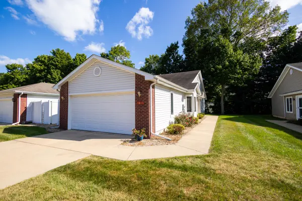 10 Victoria CIR, La Porte, IN 46350