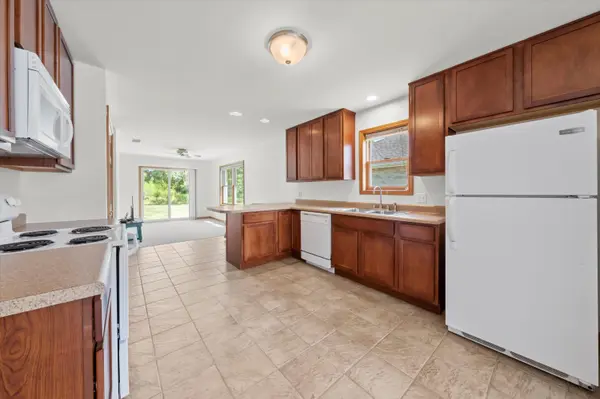 406 9th CIR, Demotte, IN 46310