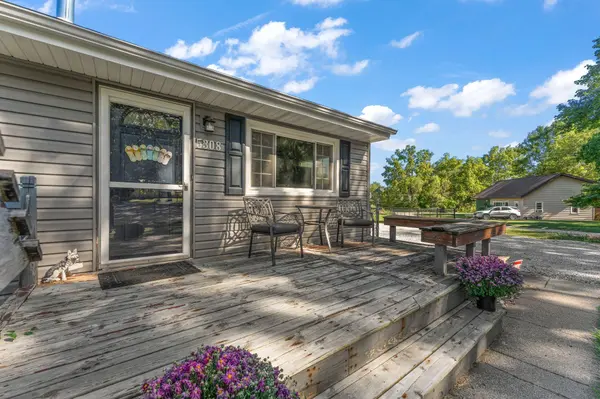 5308 Smilax LN, Valparaiso, IN 46383