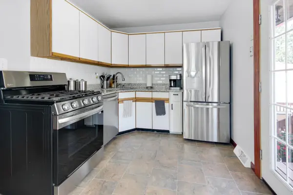 251 E Center ST, Glenwood, IL 60425