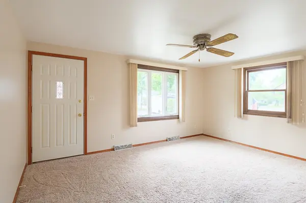 825 STONY BROOK LN, Green Bay, WI 54304-2127