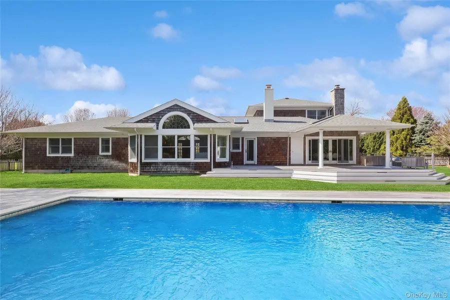 8 Niamogue LN, Quogue, NY 11959