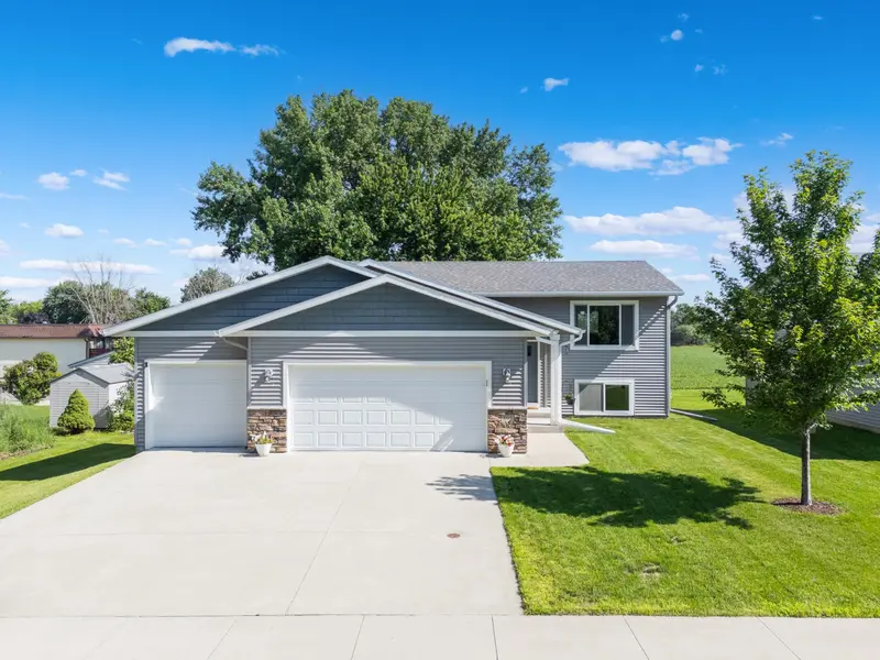 805 6th ST NE, Stewartville, MN 55976