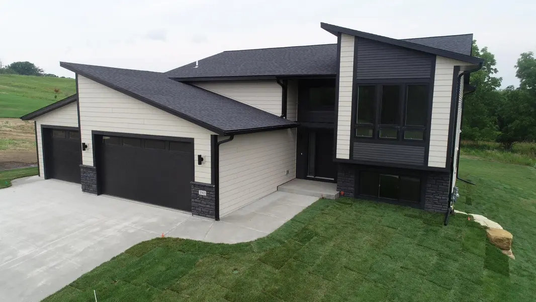 3503 Stonehedge DR NE, Rochester, MN 55906