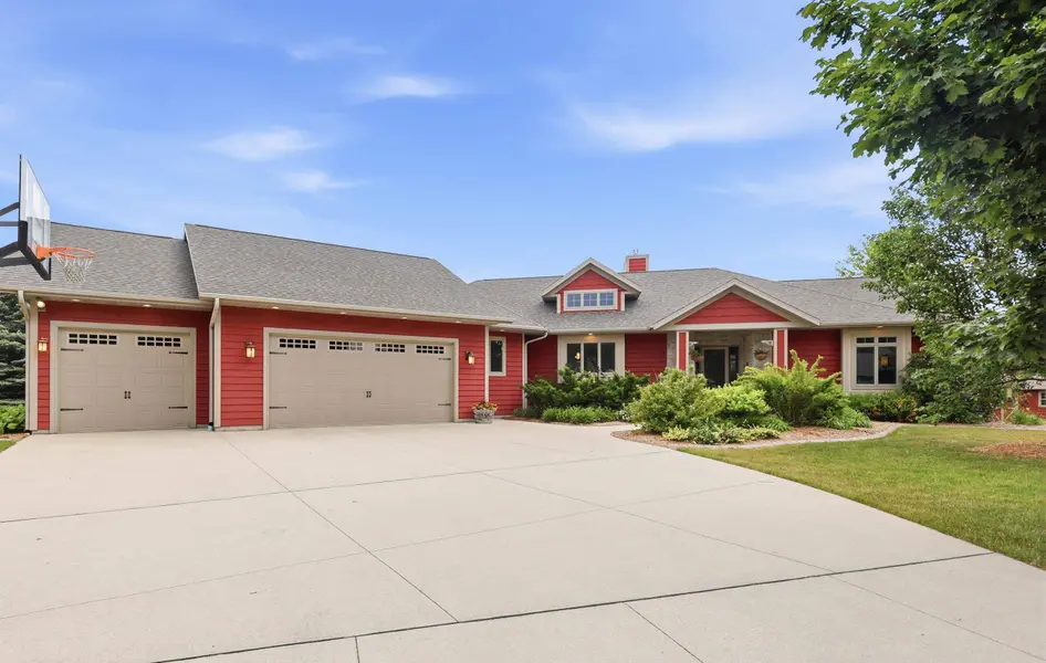 1518 CALUMET DR, New Holstein, WI 53061