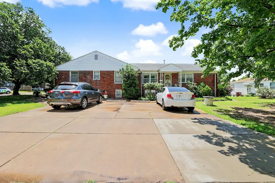 3421 E Penley Dr, Wichita, KS 67218