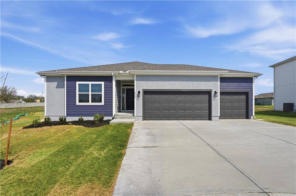509 SW Newport DR, Blue Springs, MO 64014