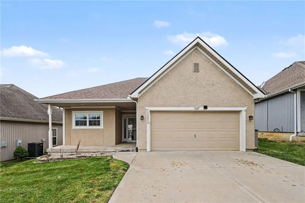 12216 N Pomona LN, Kansas City, MO 64163
