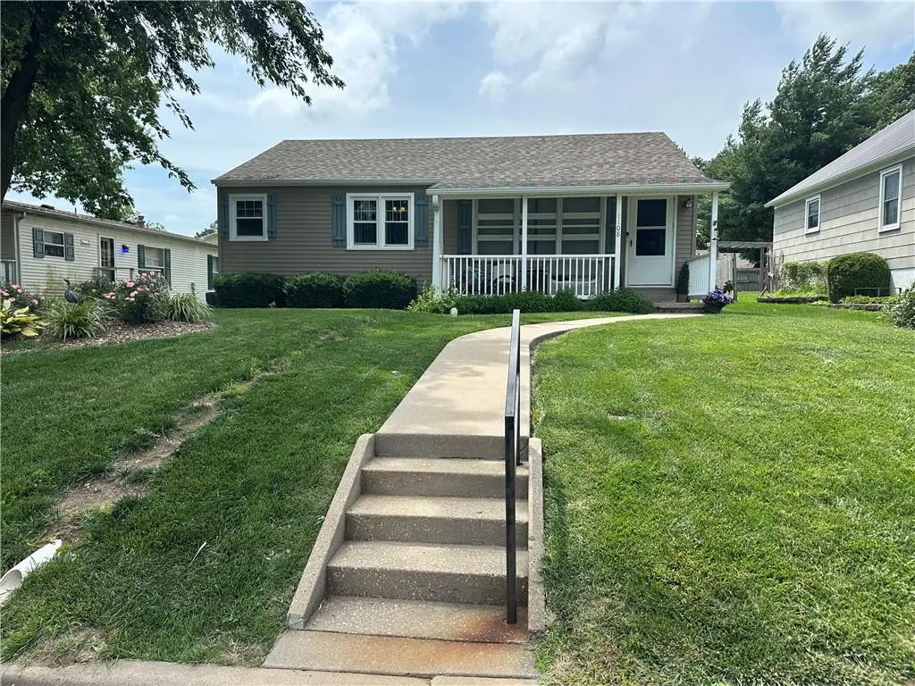 1108 Walnut ST, Higginsville, MO 64037