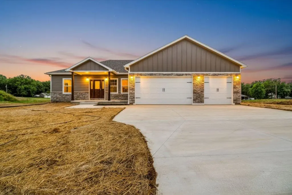48 SW 160th RD, Warrensburg, MO 64093