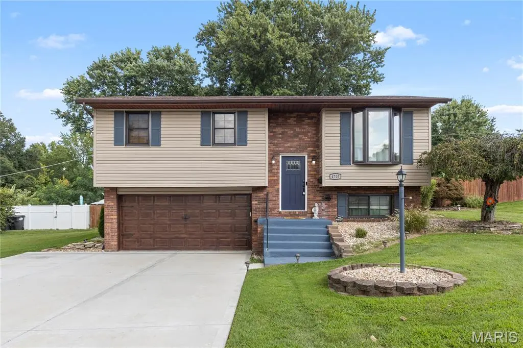 4705 Snow White TER, Alton, IL 62002