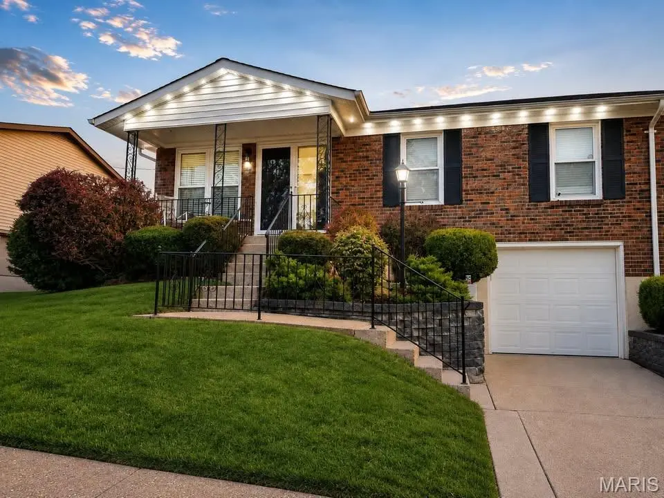 4260 Martyridge DR, St Louis, MO 63129