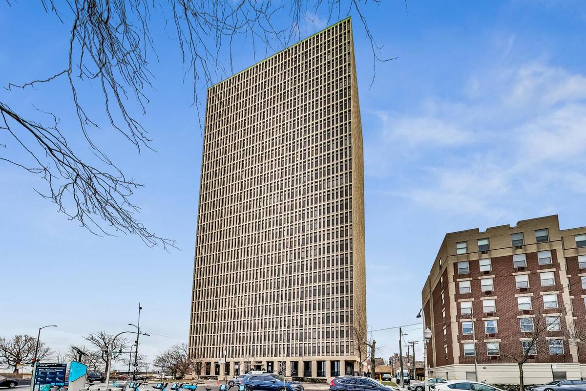 6700 S South Shore DR #17B, Chicago, IL 60649