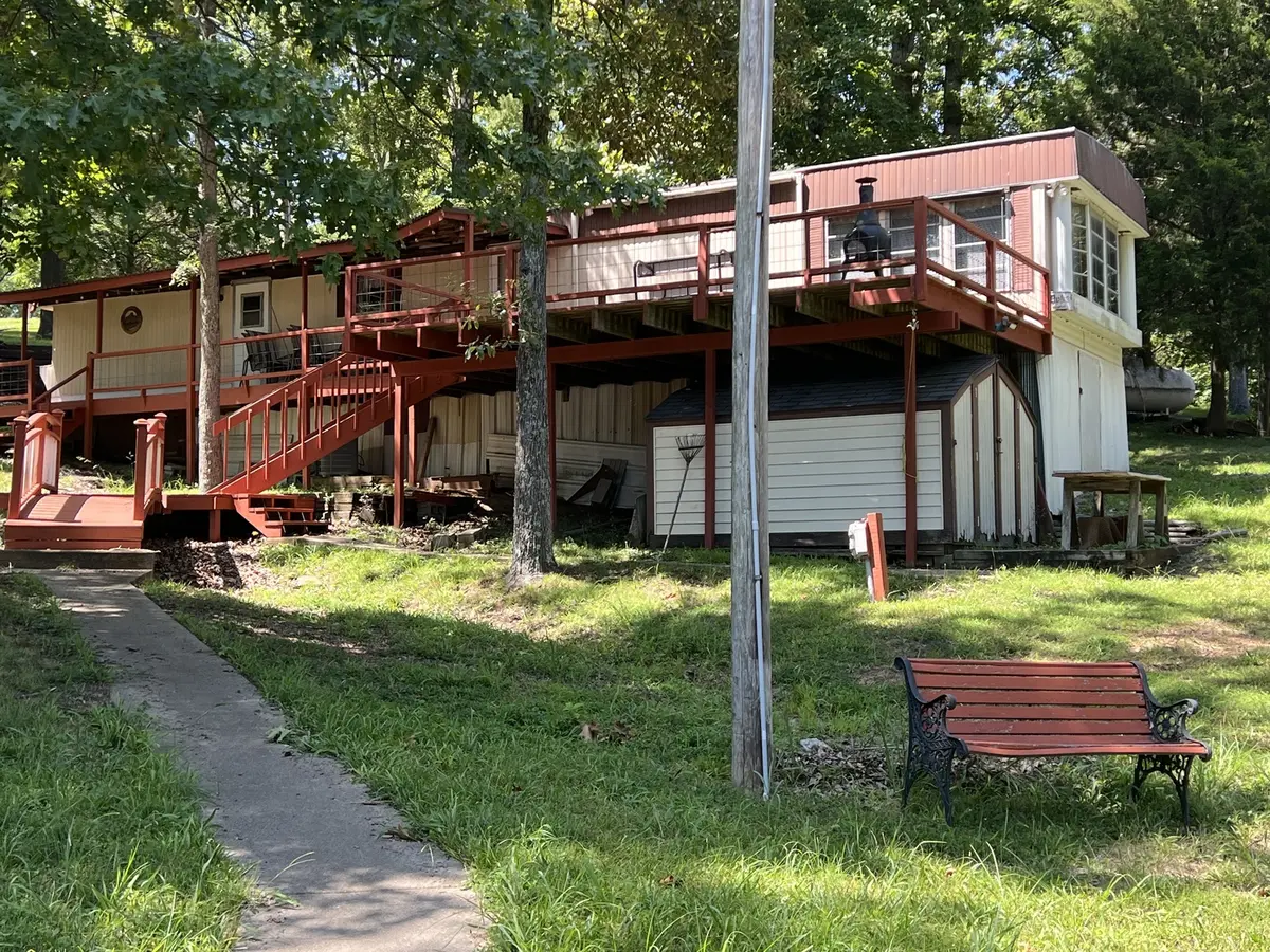 530 Marina CIR, Creal Springs, IL 62922