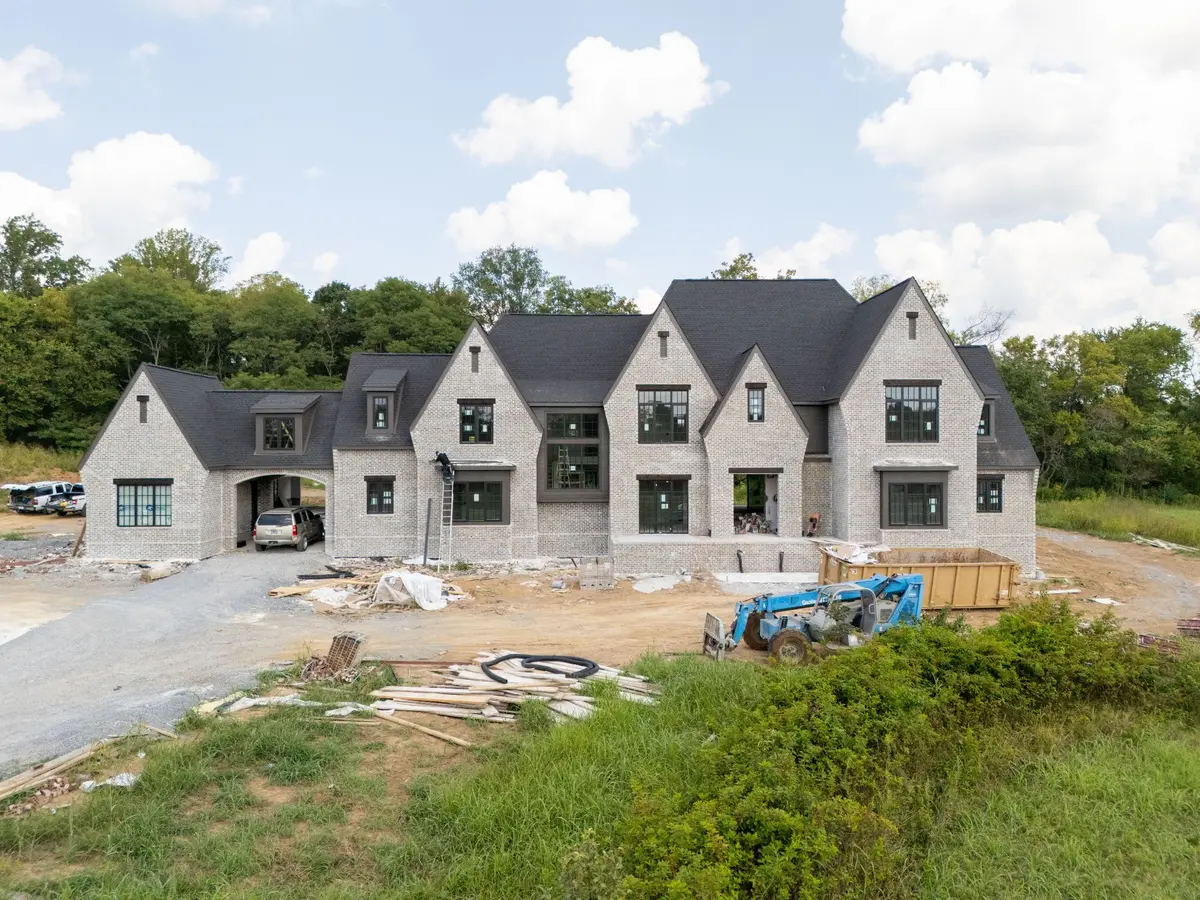 7019 Belcastle Ln, College Grove, TN 37046