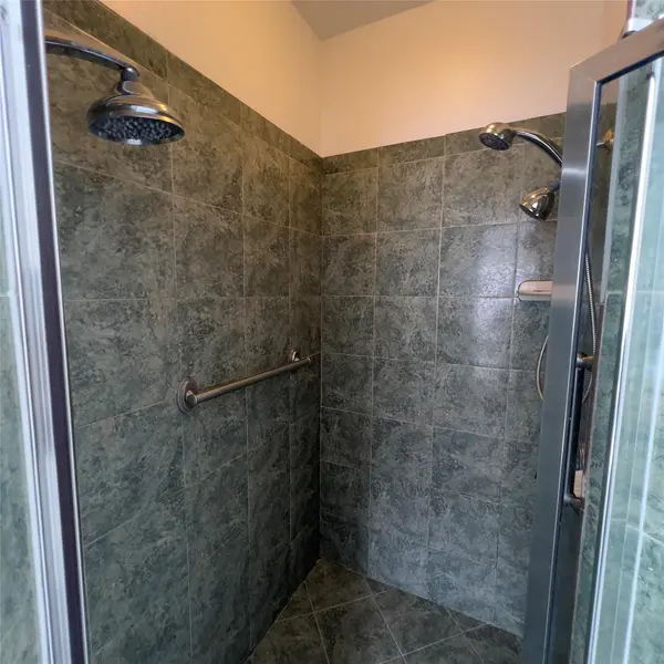 310 E 10th ST, Elgin, TX 78621
