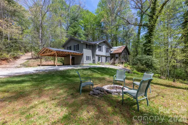 138 Stillwagon LN, Cedar Mountain, NC 28718