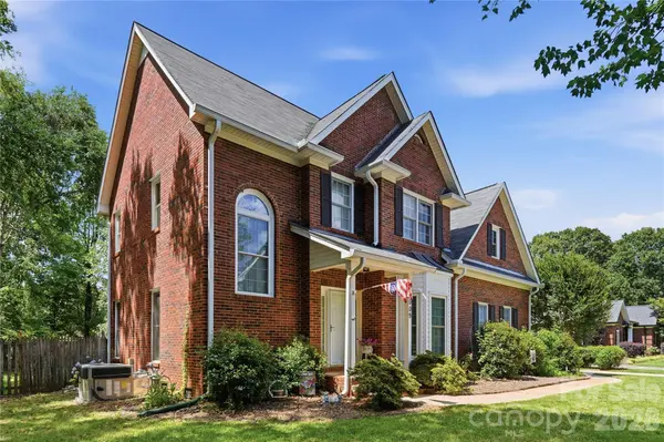 1009 Millwright LN, Matthews, NC 28104