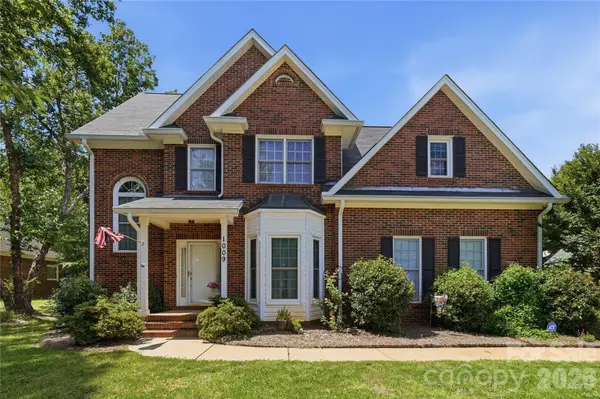 1009 Millwright LN, Matthews, NC 28104