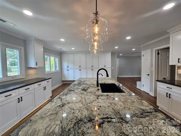 201 Country Club CIR, Shelby, NC 28150