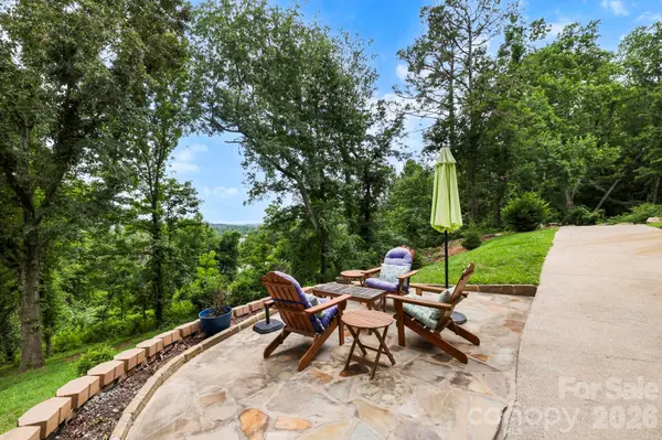 16 Audubon DR, Asheville, NC 28804