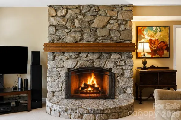 16 Audubon DR, Asheville, NC 28804