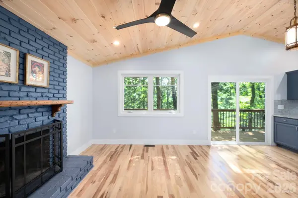17 Woodhaven PL, Asheville, NC 28805