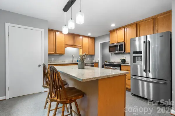 267 25th AVE NW, Hickory, NC 28601