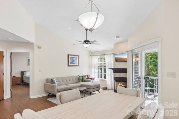 651 E Park PL, Hendersonville, NC 28791