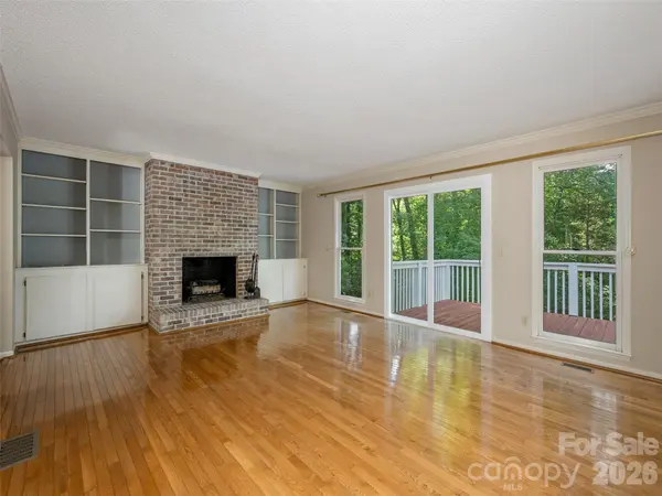 15 Glen Crest DR, Arden, NC 28704