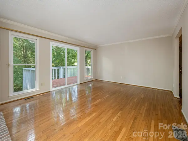 15 Glen Crest DR, Arden, NC 28704