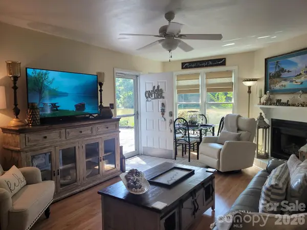 2200 6th ST NW #3B, Hickory, NC 28601