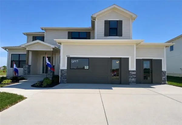 18901 W 193rd TER, Spring Hill, KS 66083