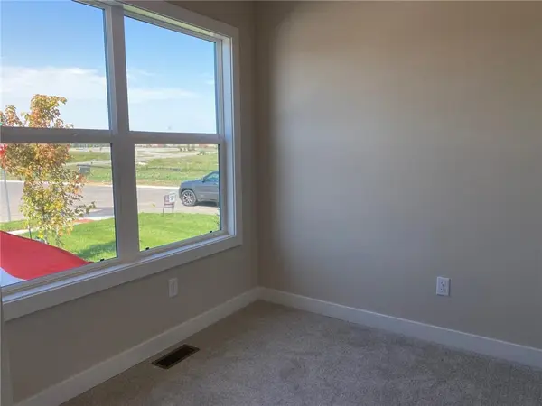 18901 W 193rd TER, Spring Hill, KS 66083