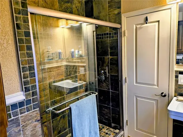 1108 W 46th ST #6, Kansas City, MO 64112