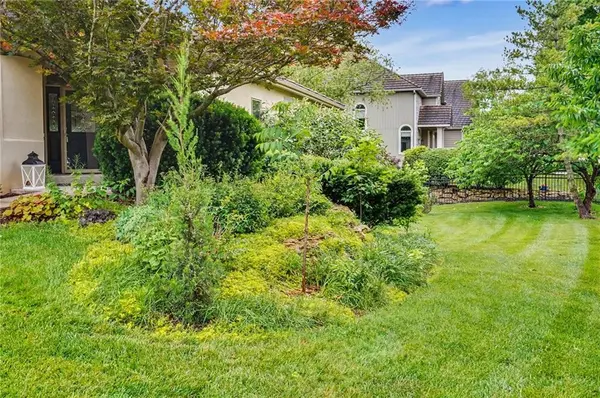 5727 Villa DR, Lawrence, KS 66047