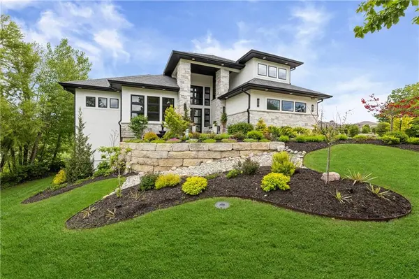 10114 W 152ND TER, Overland Park, KS 66221