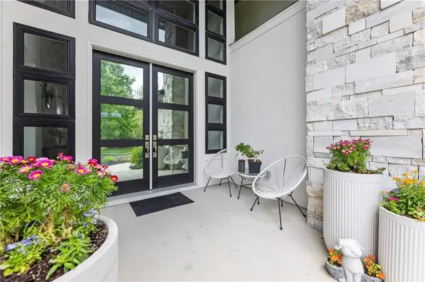 10114 W 152ND TER, Overland Park, KS 66221