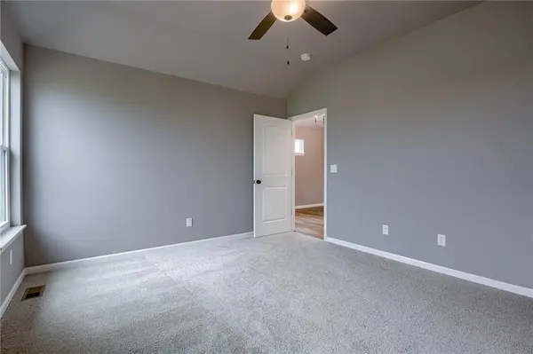 12423 S Redwood ST, Lee's Summit, MO 64086