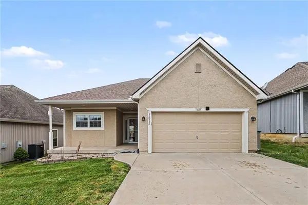 12216 N Pomona LN, Kansas City, MO 64163